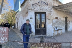 Apostaron todo!! Esta familia vive en un Viejo Almacén del 1900 en el  solitario Paraje Pablo Acosta 